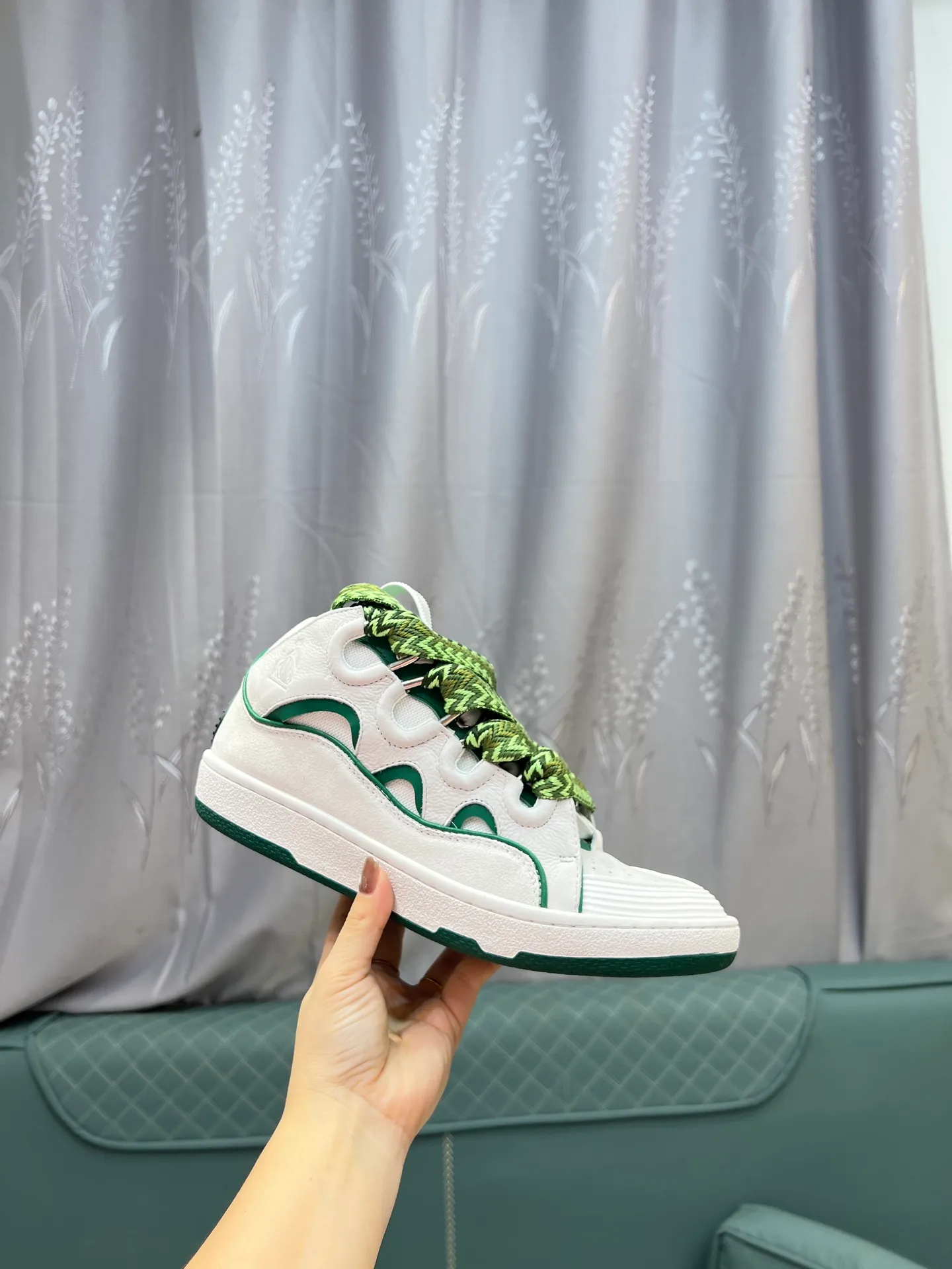Men's men's shoes💰780 [LANVIN] Latest lace-up fashionable casual sneakers for couples High-quality CLAY couple series‼ ️ The latest trendy products of the season 🌈Many bloggers have planted grass and purchased the original open-mold customization. The upper and outsole are sewn with mark threads without edge sealing. Multiple material splicing combination design. Very versatile for fashionable and casual wear. Comfortable on the feet. Recommended for self-retention (upper cowhide + cow suede + breathable mesh) inner foot pad cowhide exclusive original open-mold clear logo rubber outsole ⚠️36-44 yards (45 custom-made)